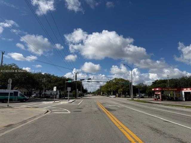 Small Image of 12305 WEST DIXIE HWY, North Miami Number 9