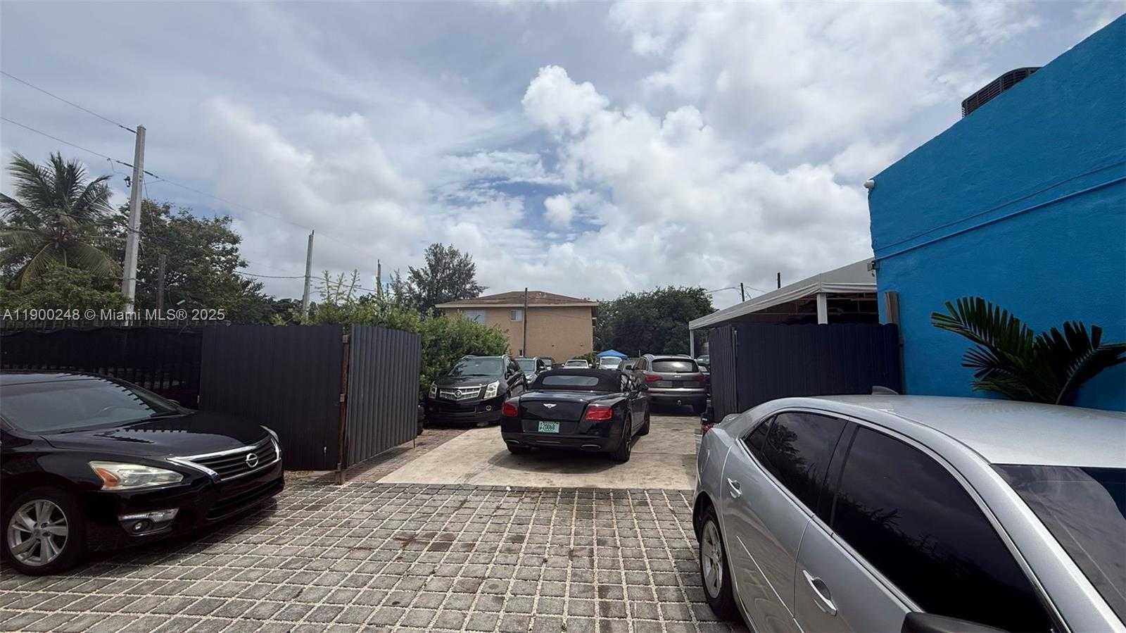 Small Image of 7040 NORTH WEST 6TH CT, Miami Number 4