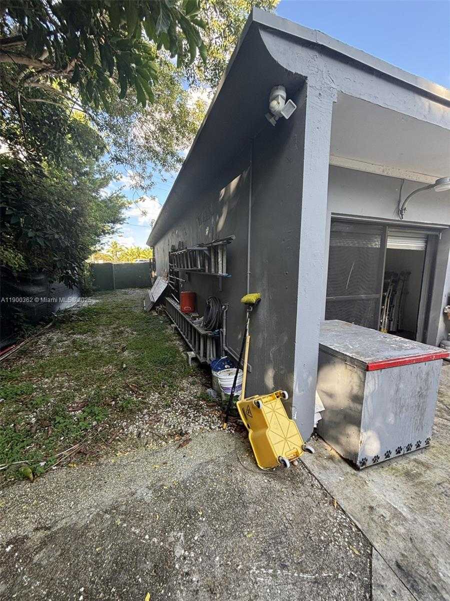 Small Image of 14715 NORTH MIAMI AVE, Miami Number 18