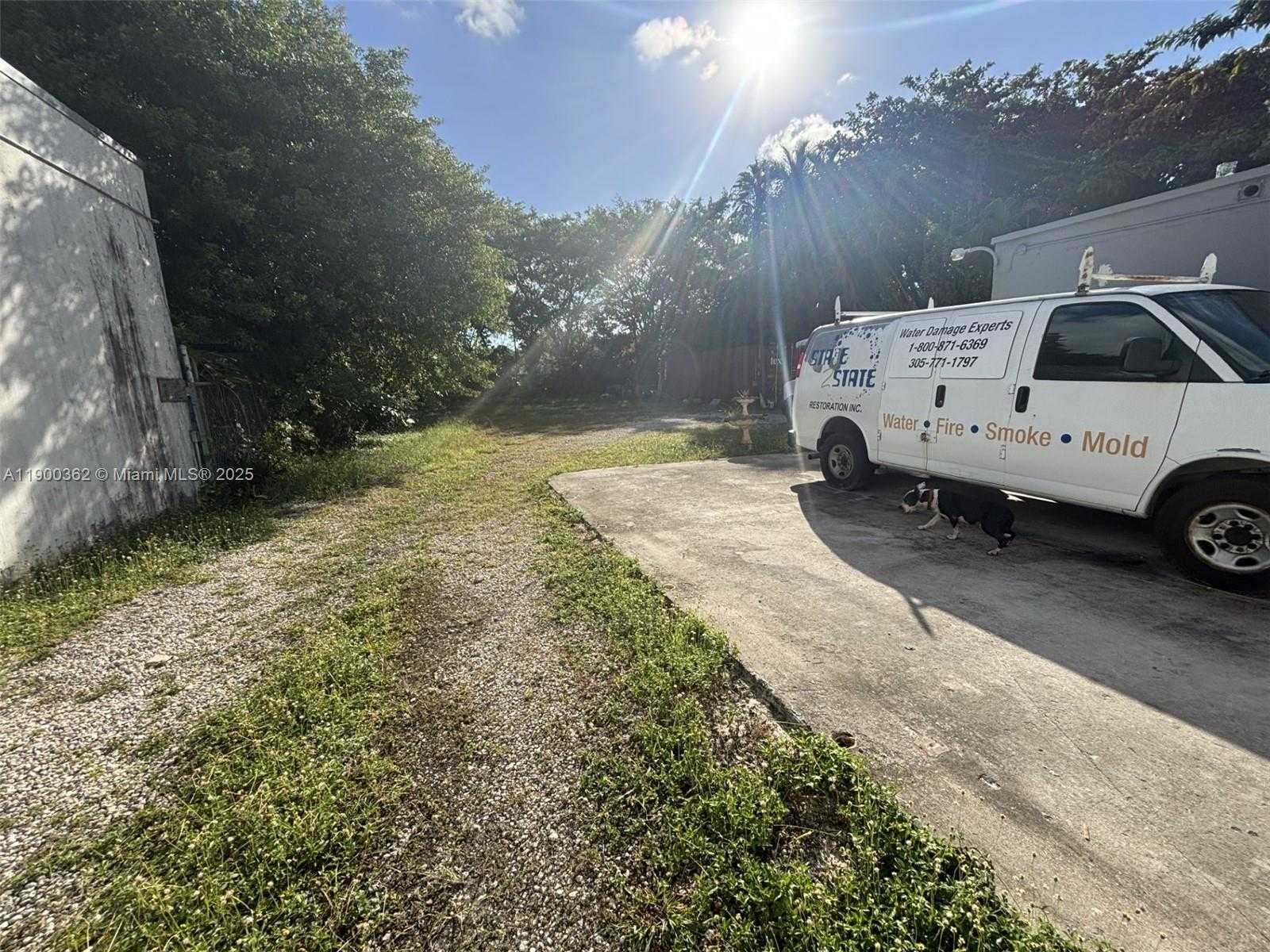 Small Image of 14715 NORTH MIAMI AVE, Miami Number 19