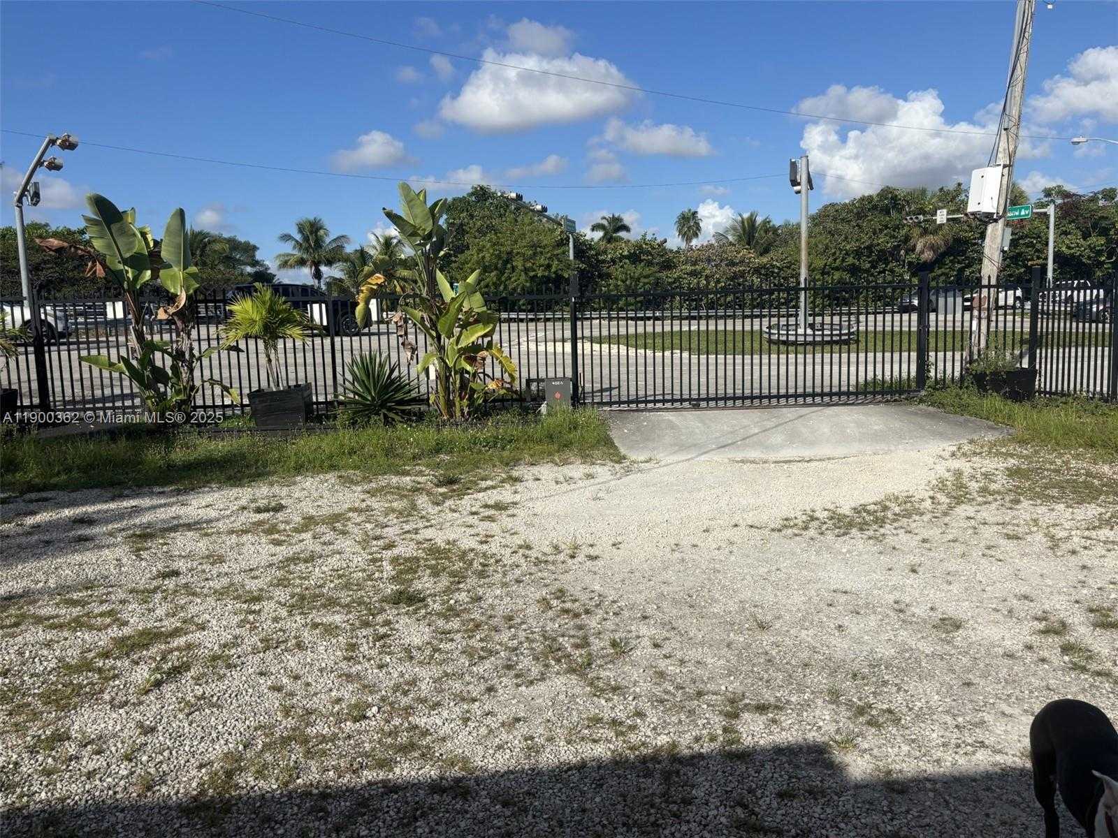 Small Image of 14715 NORTH MIAMI AVE, Miami Number 22