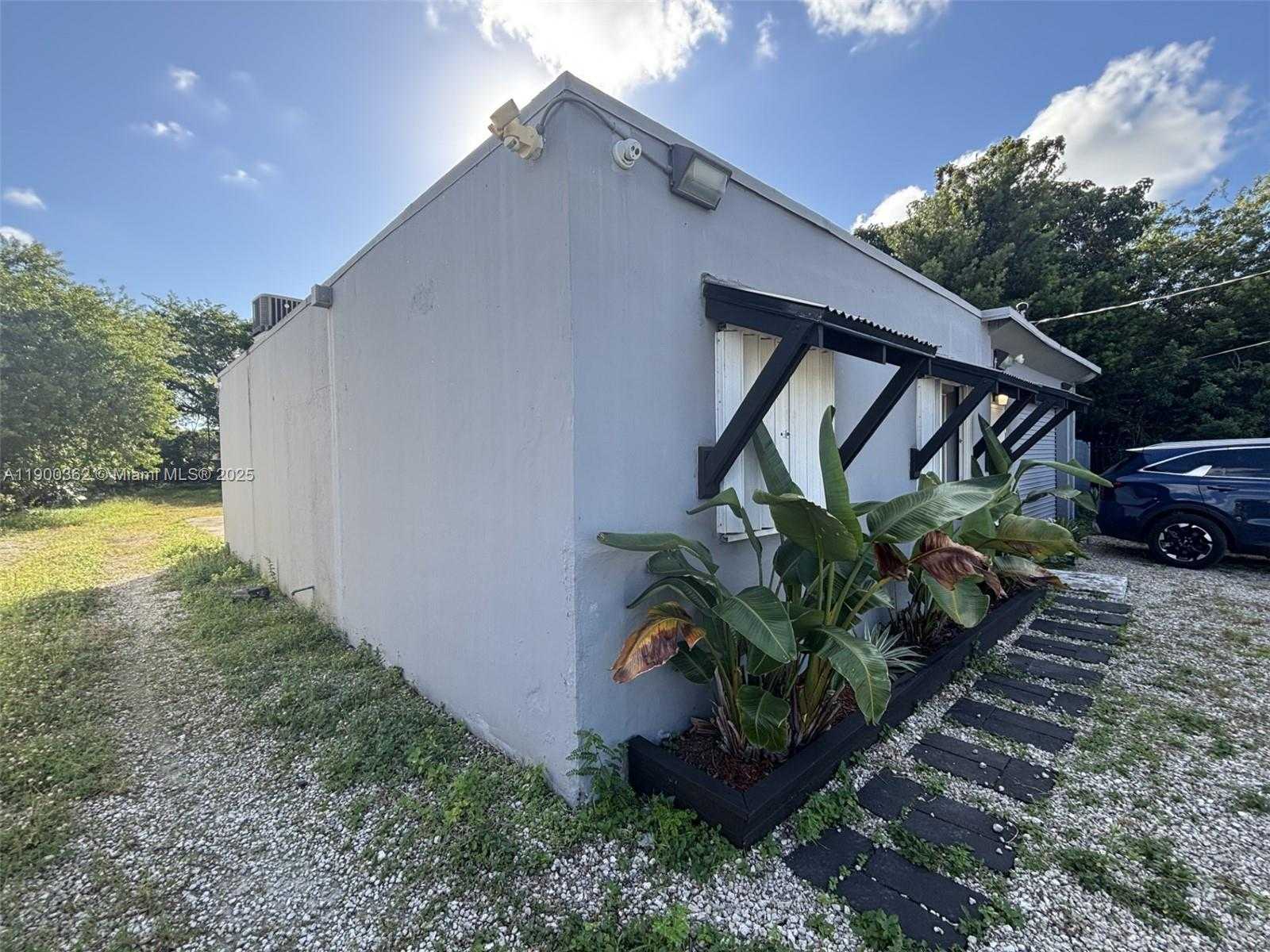 Small Image of 14715 NORTH MIAMI AVE, Miami Number 6