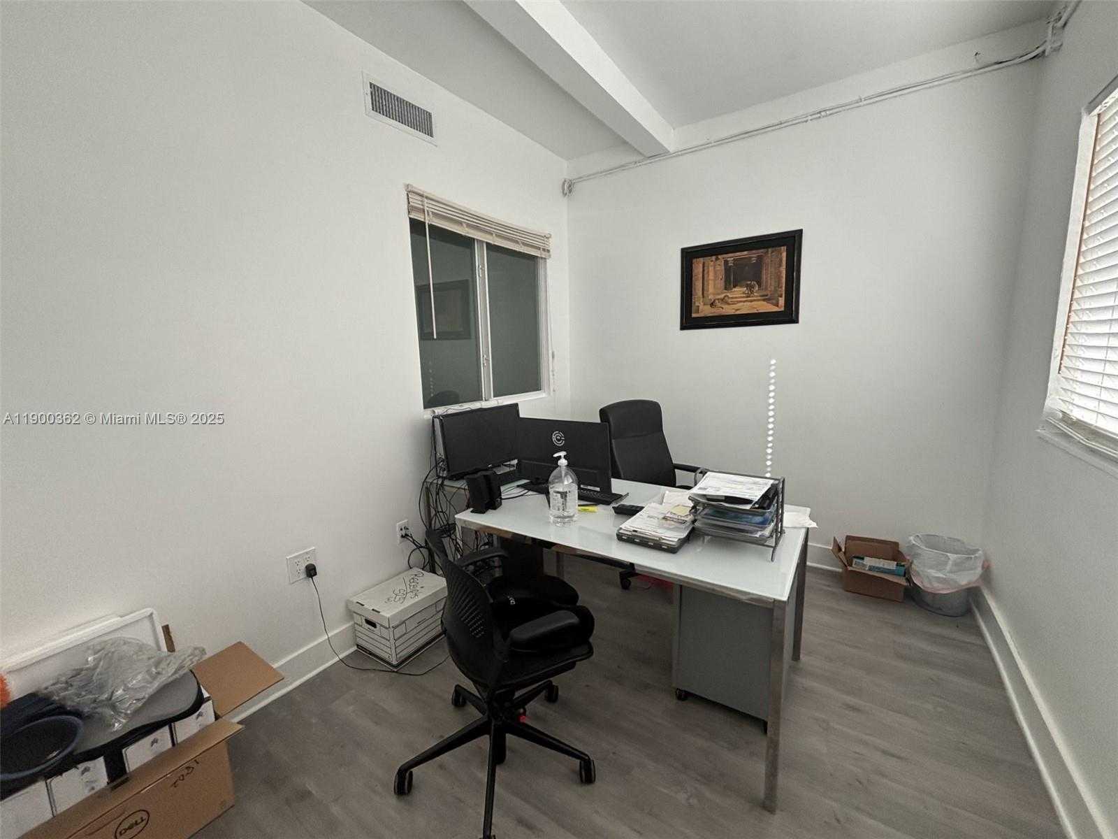 Small Image of 14715 NORTH MIAMI AVE, Miami Number 8