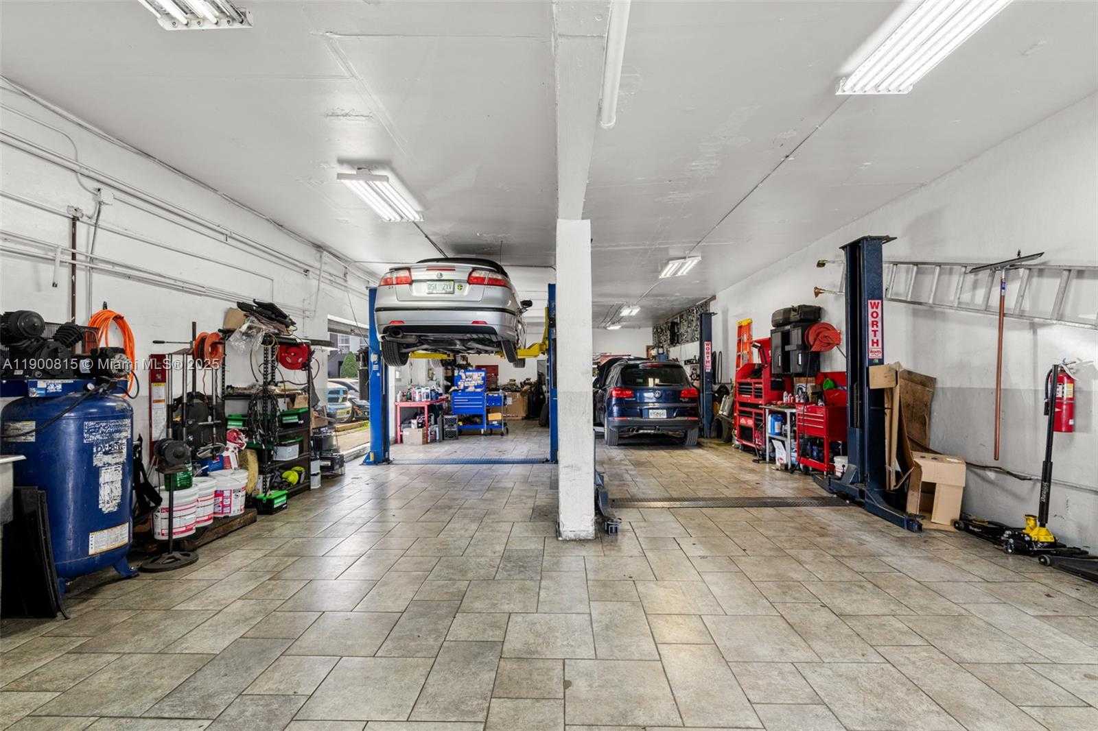 Small Image of 3771 BIRD RD, Miami Number 14