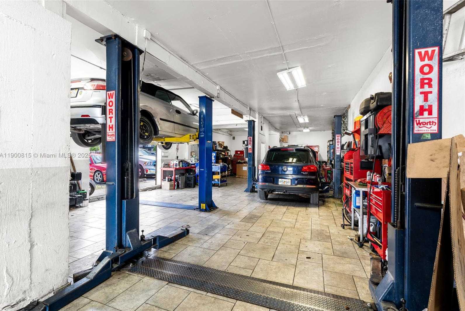 Small Image of 3771 BIRD RD, Miami Number 15