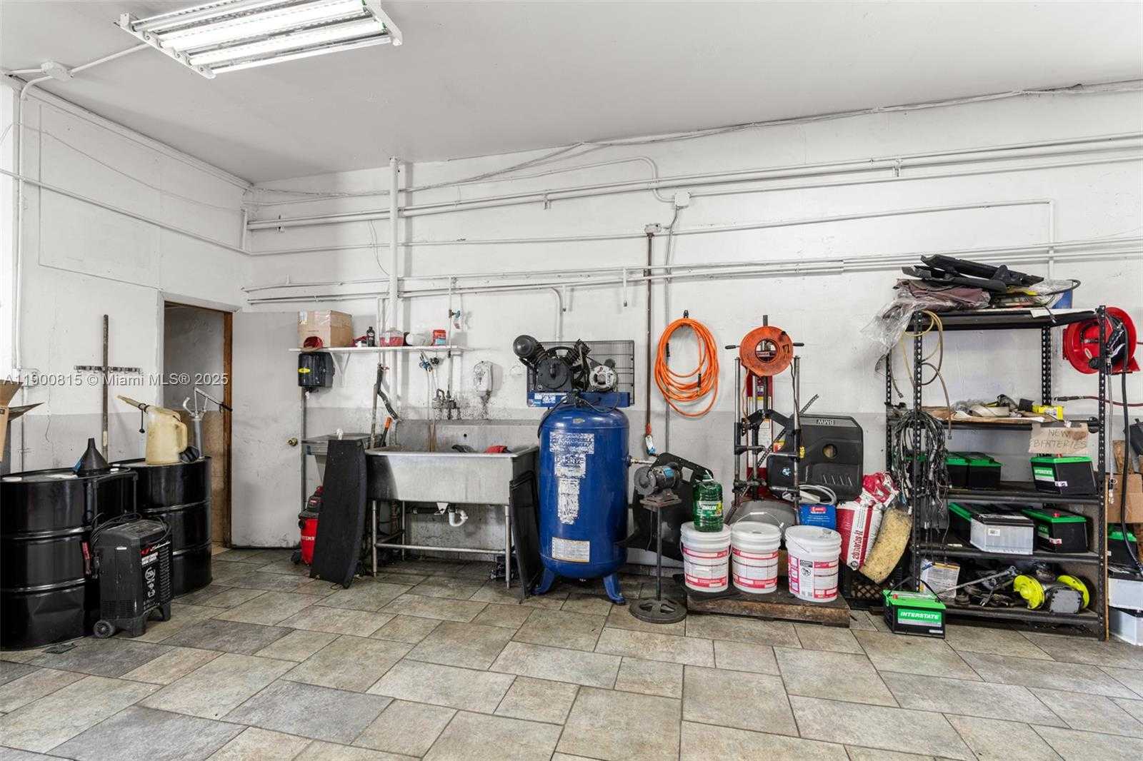 Small Image of 3771 BIRD RD, Miami Number 16