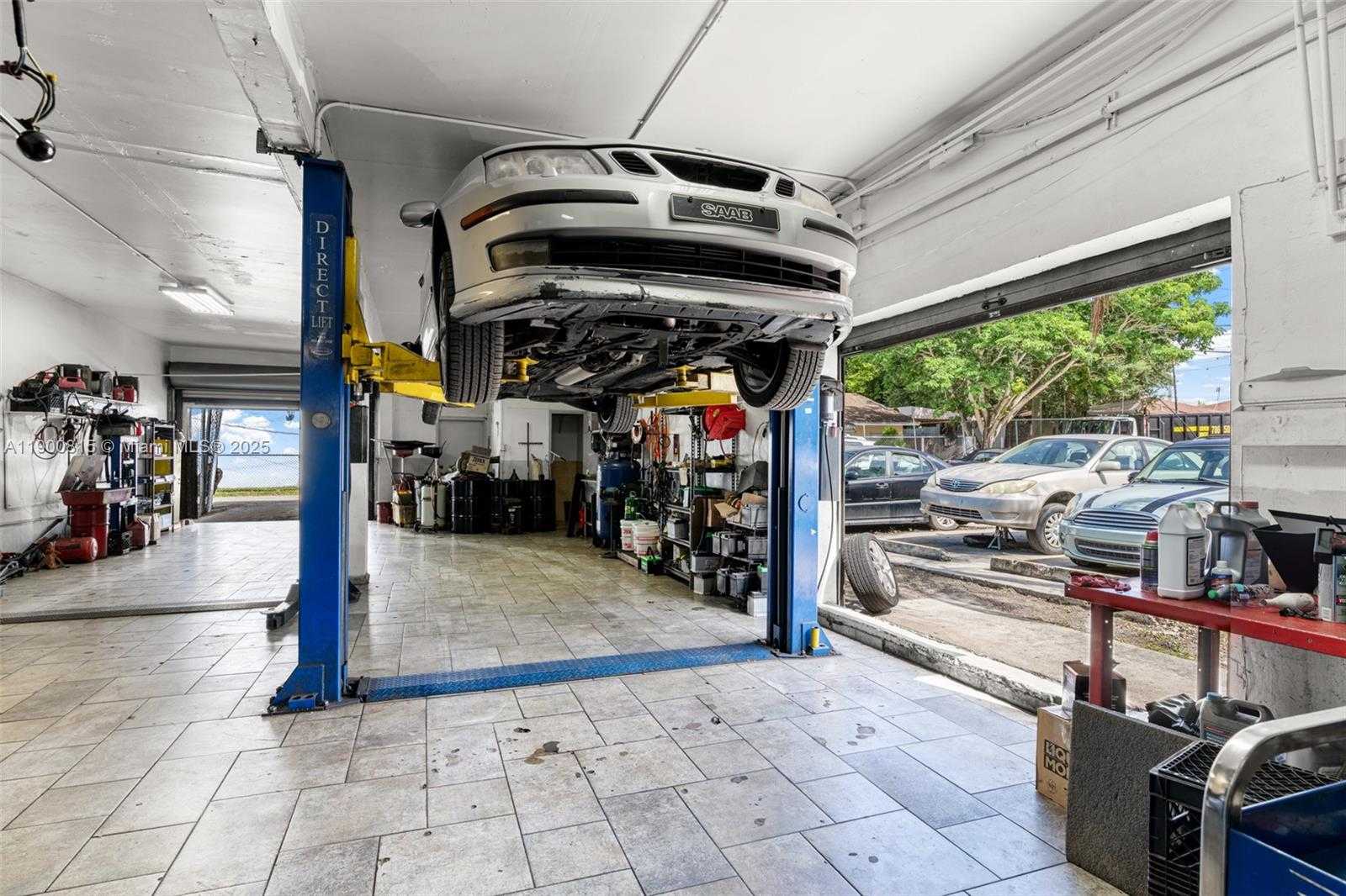 Small Image of 3771 BIRD RD, Miami Number 19