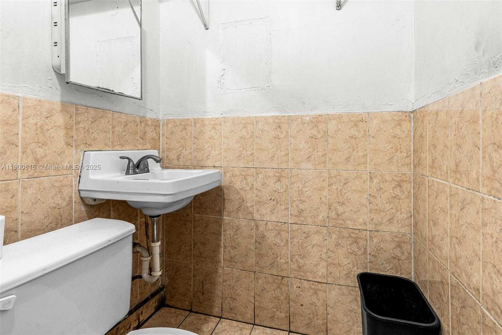 Small Image of 3771 BIRD RD, Miami Number 22