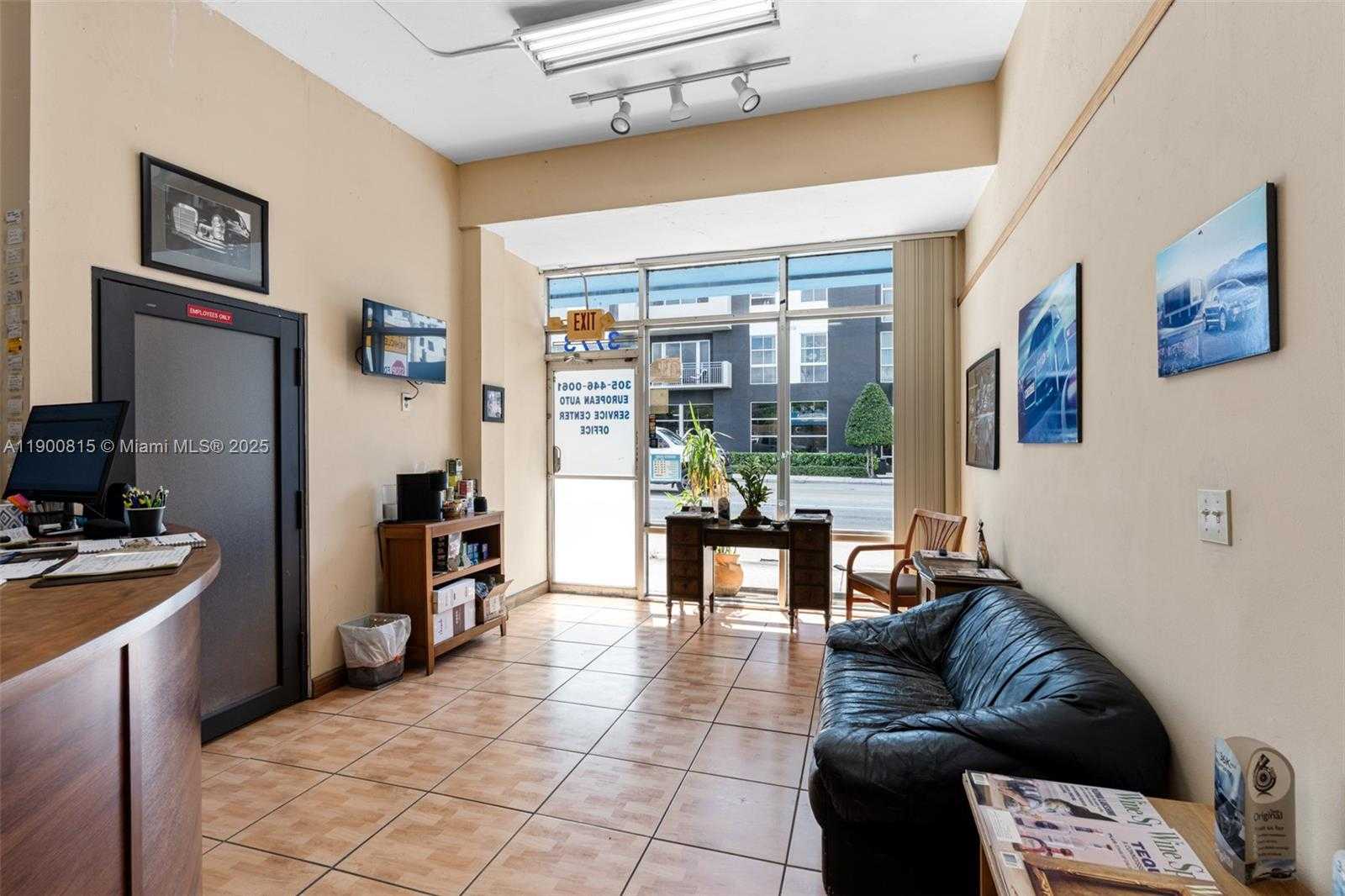 Small Image of 3771 BIRD RD, Miami Number 6