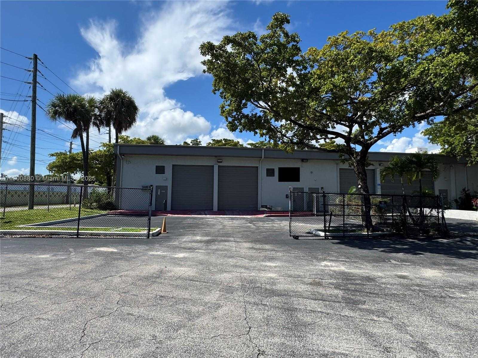 Small Image of 2261 NORTH EAST 164TH ST, North Miami Beach Number 2