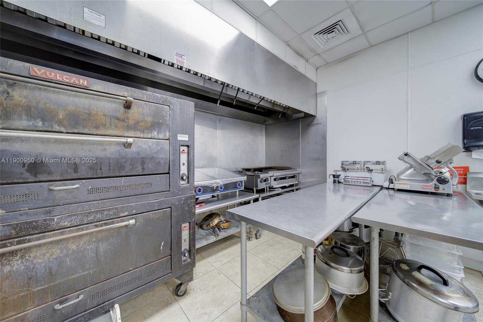 Small Image of FOR RENT IN THE HEART OF MIAMI, Miami Number 14