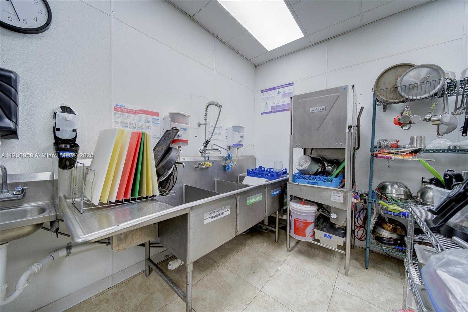 Small Image of FOR RENT IN THE HEART OF MIAMI, Miami Number 15