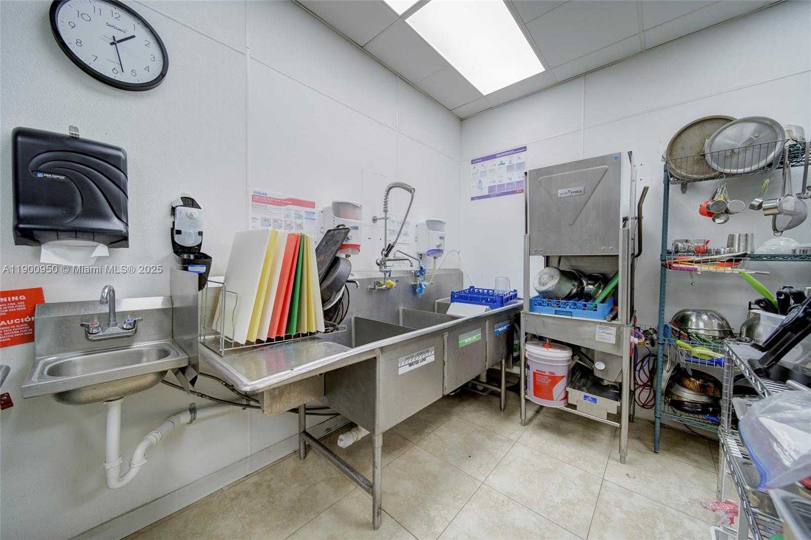 Small Image of FOR RENT IN THE HEART OF MIAMI, Miami Number 16