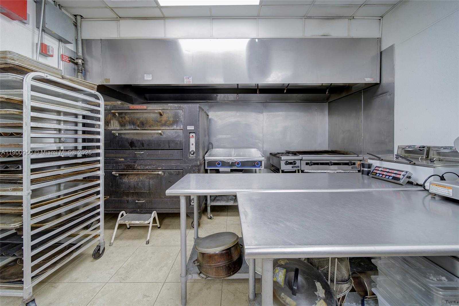 Small Image of FOR RENT IN THE HEART OF MIAMI, Miami Number 17