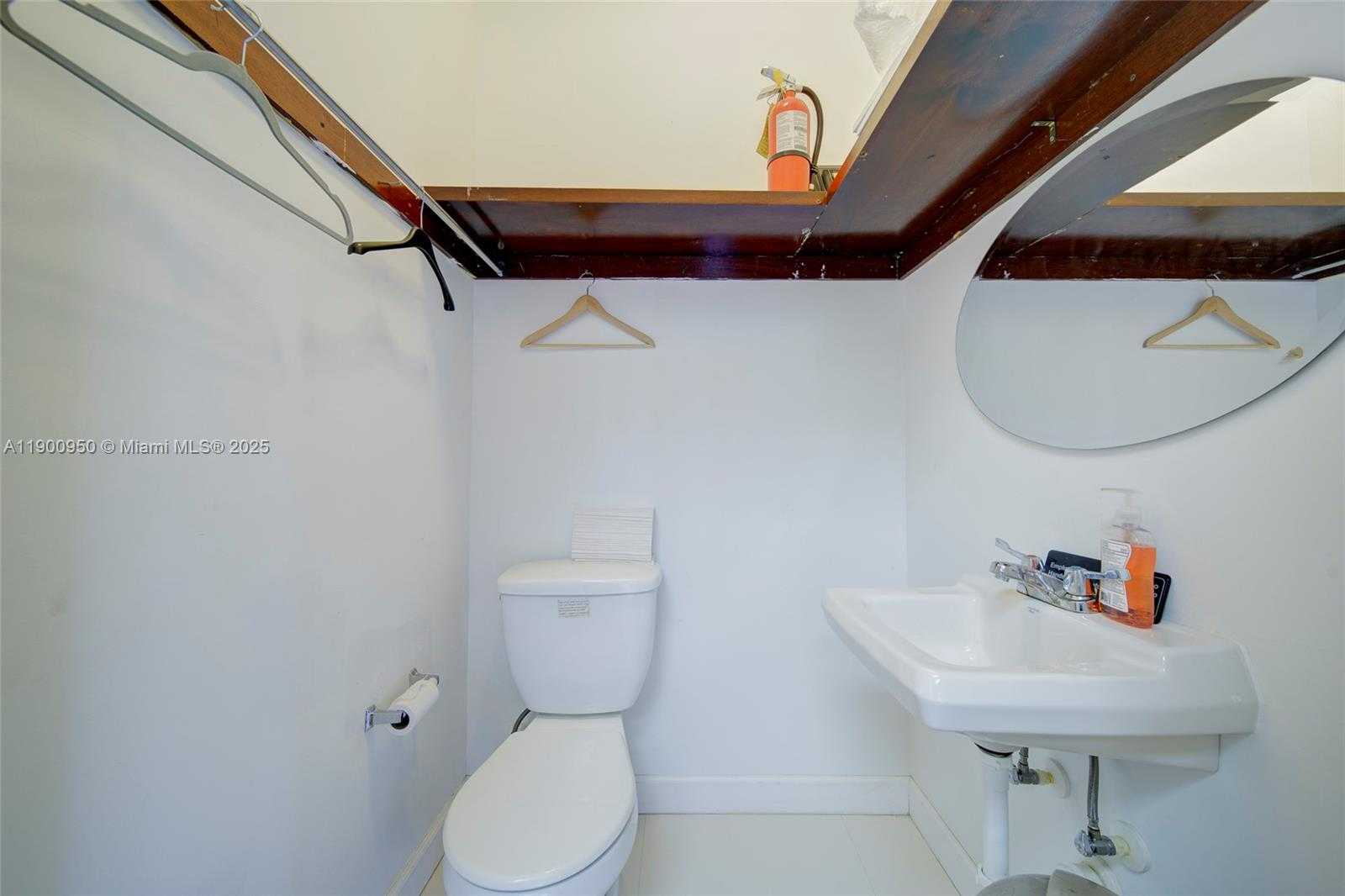 Small Image of FOR RENT IN THE HEART OF MIAMI, Miami Number 19