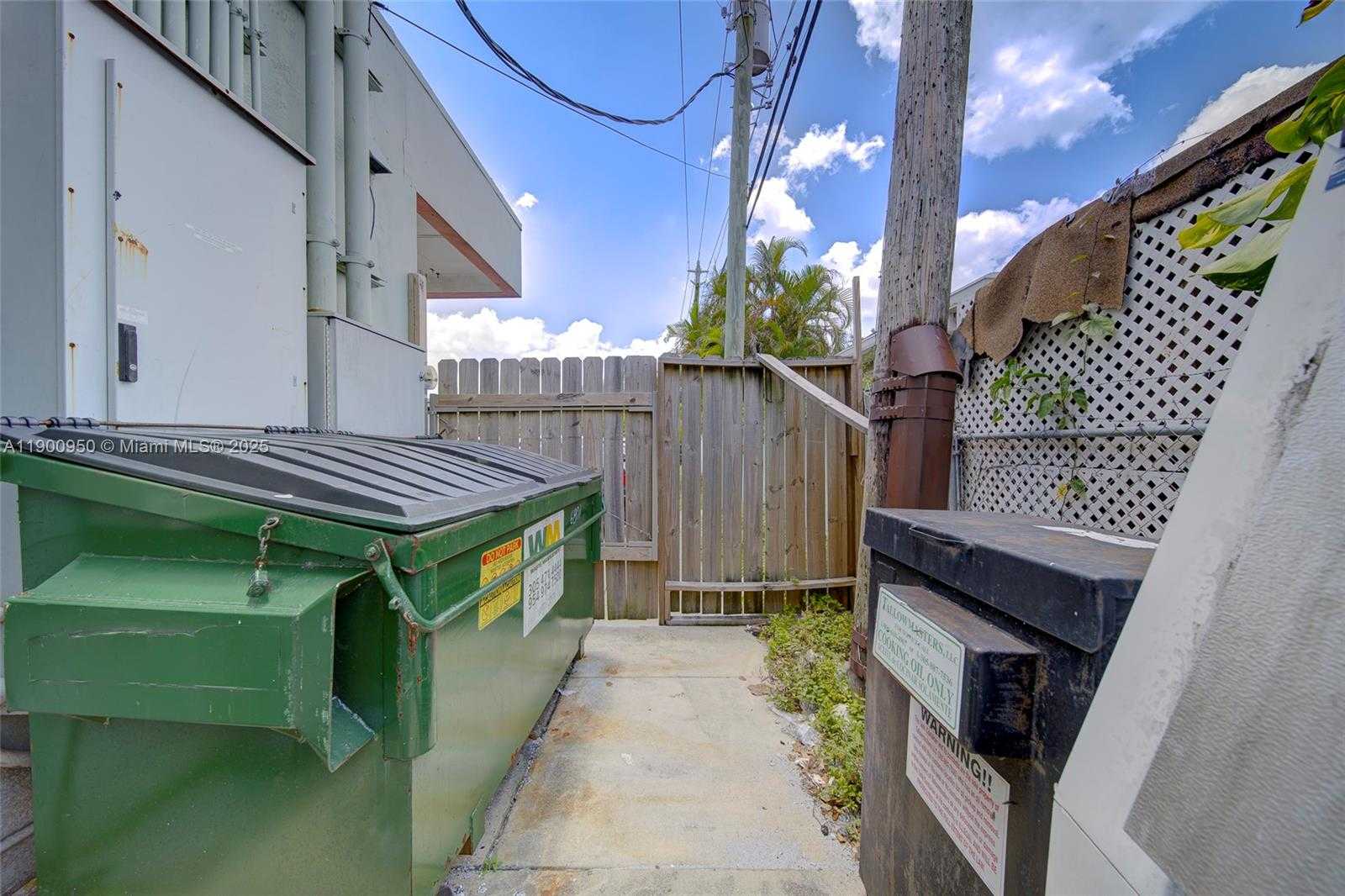 Small Image of FOR RENT IN THE HEART OF MIAMI, Miami Number 23