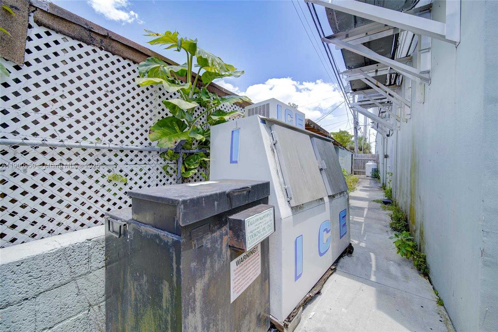Small Image of FOR RENT IN THE HEART OF MIAMI, Miami Number 24