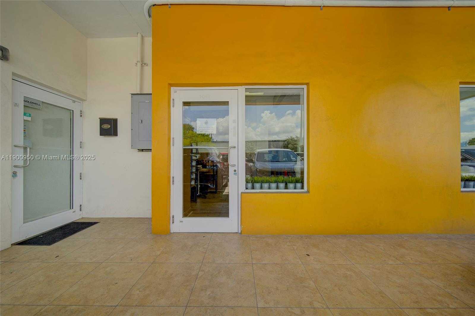 Small Image of FOR RENT IN THE HEART OF MIAMI, Miami Number 25