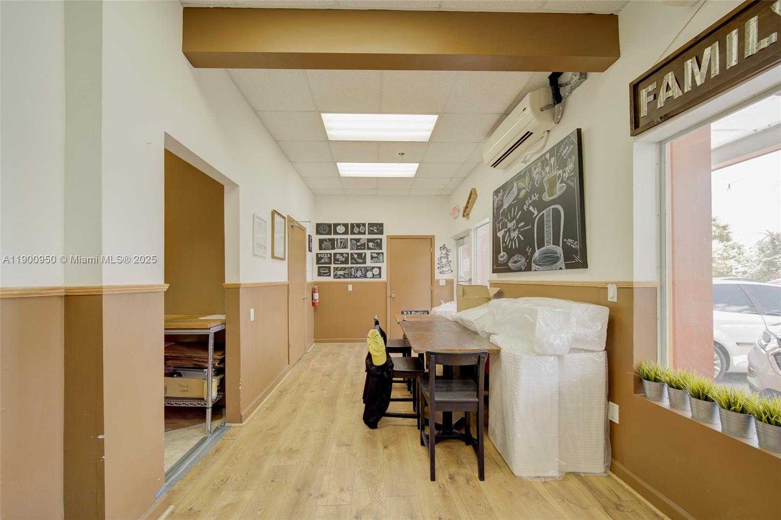 Small Image of FOR RENT IN THE HEART OF MIAMI, Miami Number 3