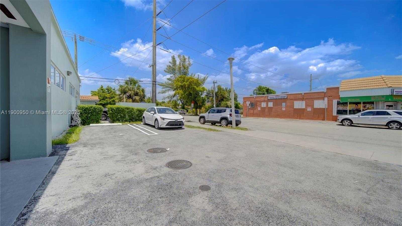 Small Image of FOR RENT IN THE HEART OF MIAMI, Miami Number 31