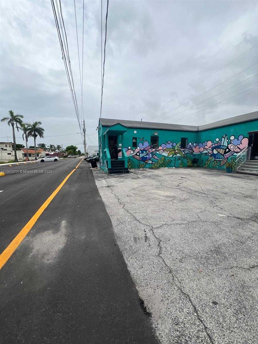Small Image of 139 NORTH EAST 1ST AVE, Hallandale Beach Number 3