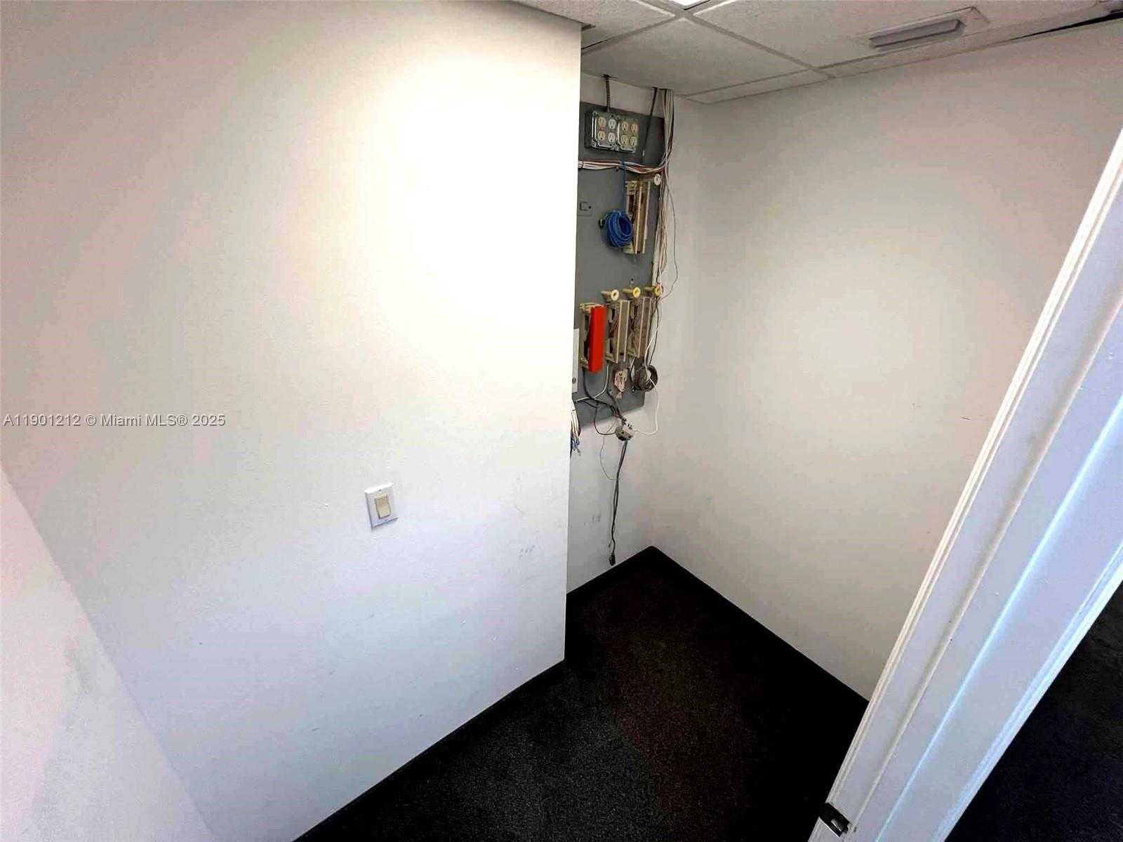 Small Image of 2727 EAST OAKLAND PARK BLVD #304, Fort Lauderdale Number 27