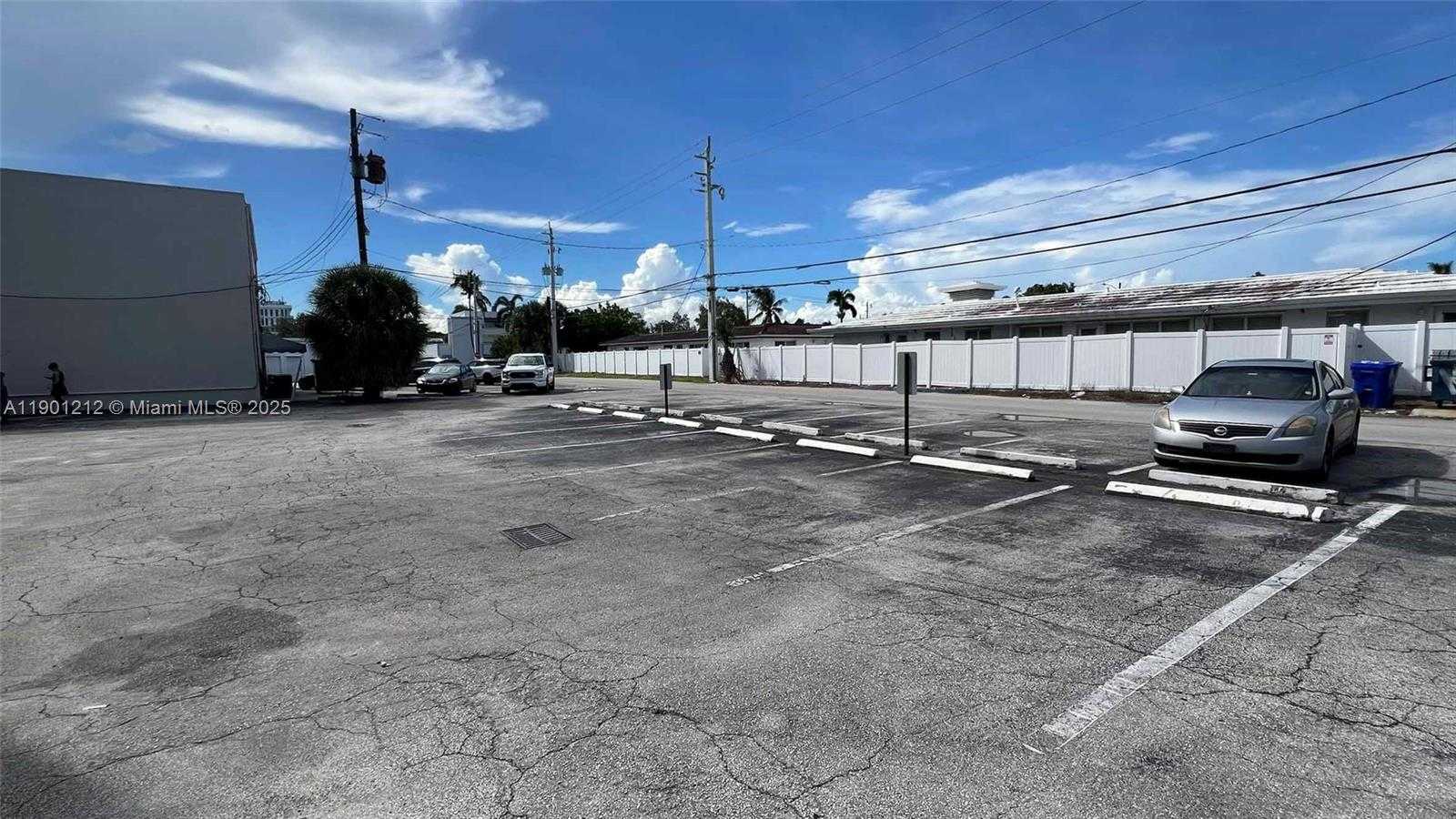 Small Image of 2727 EAST OAKLAND PARK BLVD #304, Fort Lauderdale Number 32