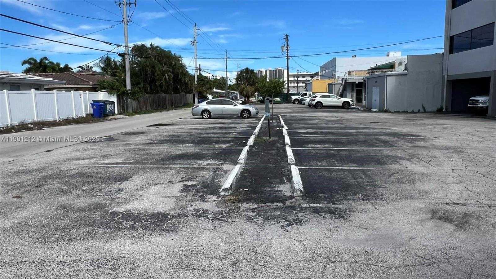 Small Image of 2727 EAST OAKLAND PARK BLVD #304, Fort Lauderdale Number 33