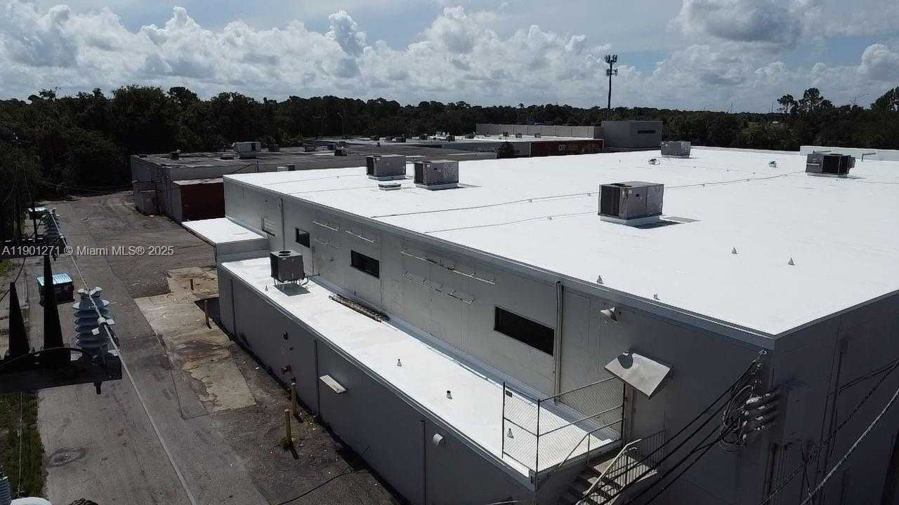 Small Image of 2921 S ORLANDO DR, Sanford Number 4