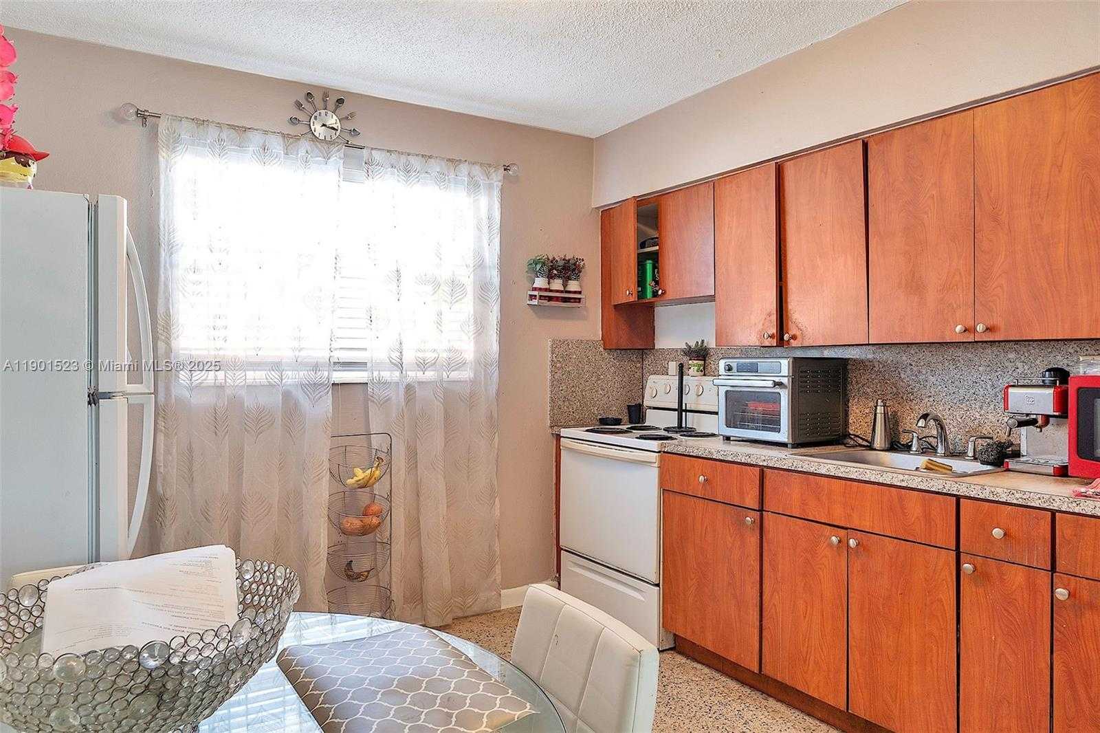 Small Image of 225 SOUTH WEST 18TH AVE, Miami Number 22