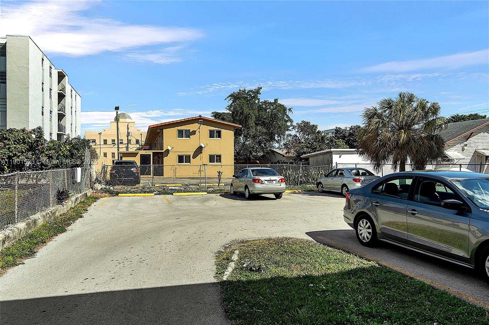 Small Image of 225 SOUTH WEST 18TH AVE, Miami Number 31