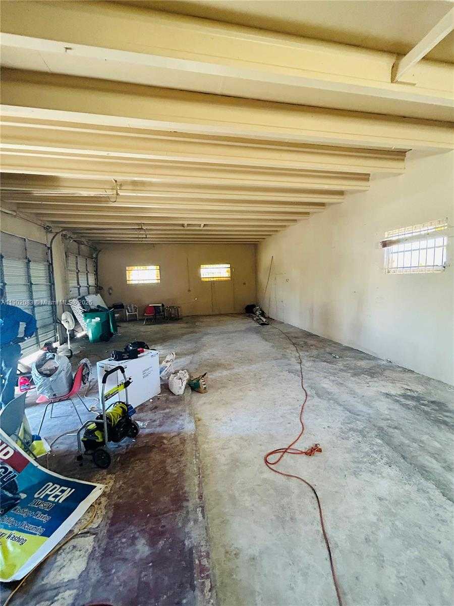 Small Image of 11815 NORTH EAST 2ND AVE, Miami Number 16