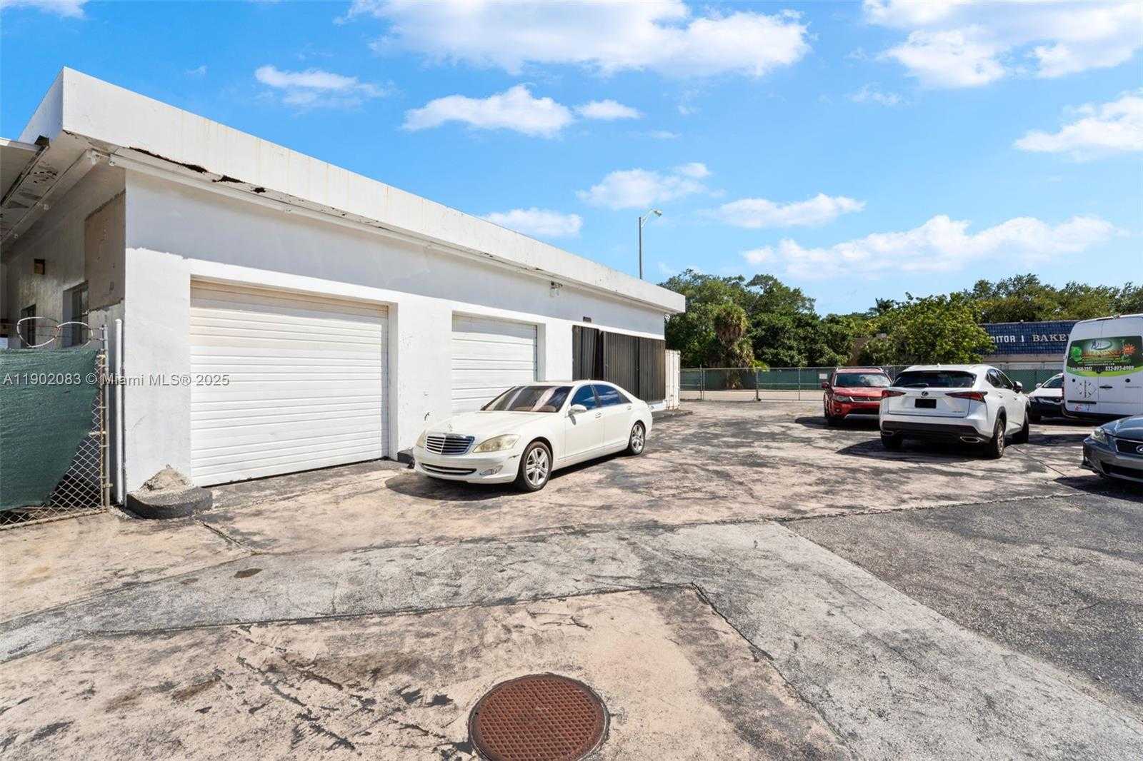 Small Image of 11815 NORTH EAST 2ND AVE, Miami Number 3