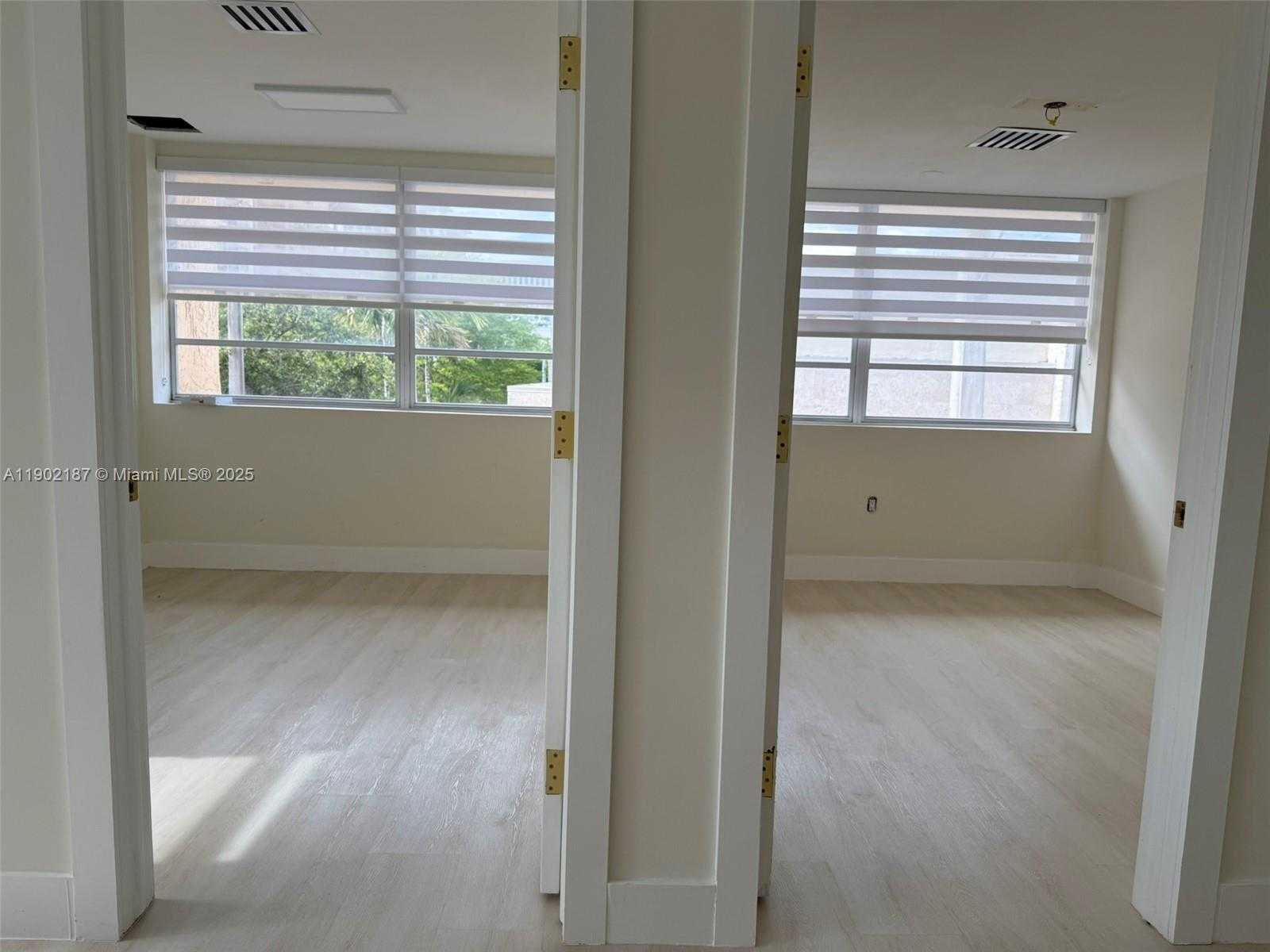 Small Image of 220 MIRACLE MILE #B221, Coral Gables Number 2