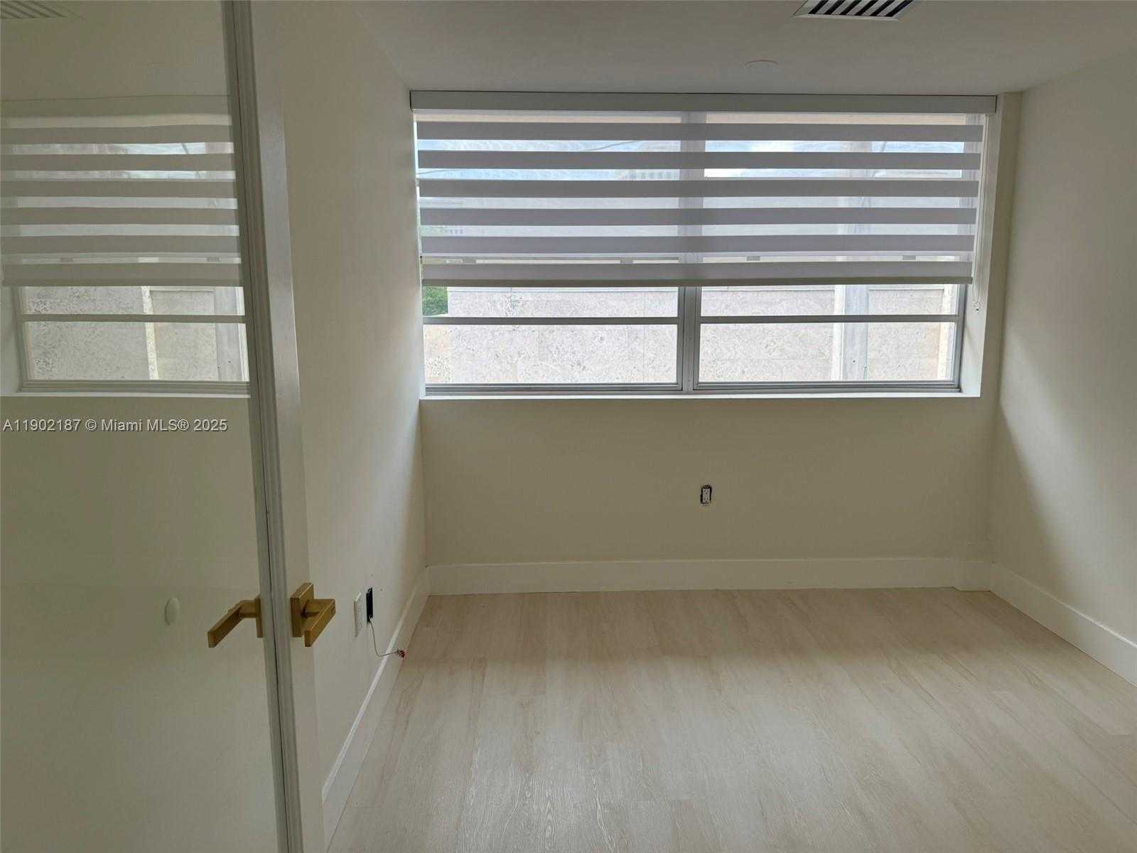 Small Image of 220 MIRACLE MILE #B221, Coral Gables Number 3