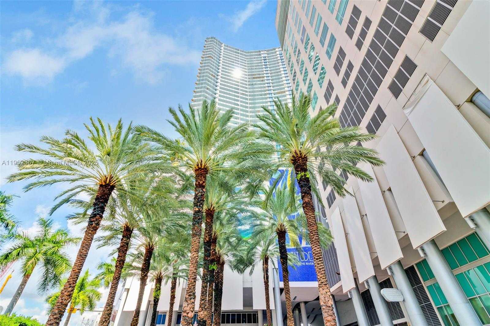 Small Image of 175 SE 7th St, Miami, FL 33131, USA Number 3