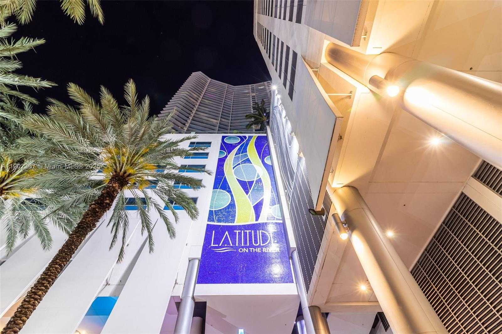 Small Image of 175 SE 7th St, Miami, FL 33131, USA Number 4