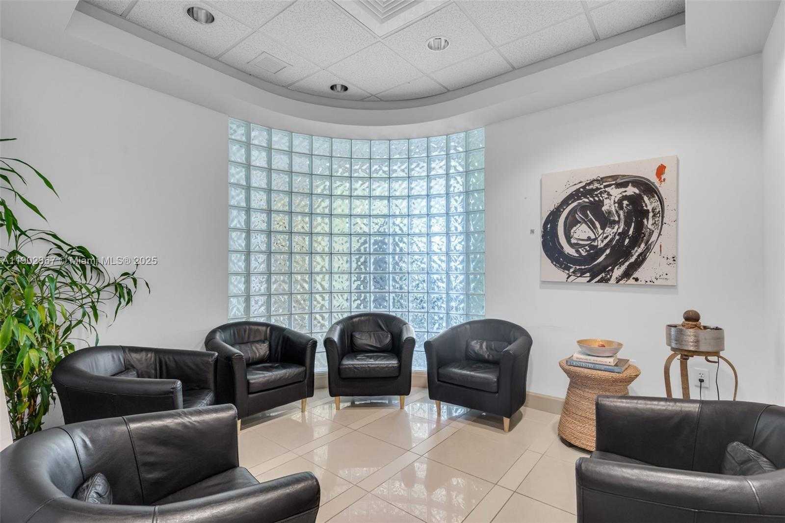 Small Image of 175 SE 7th St, Miami, FL 33131, USA Number 5