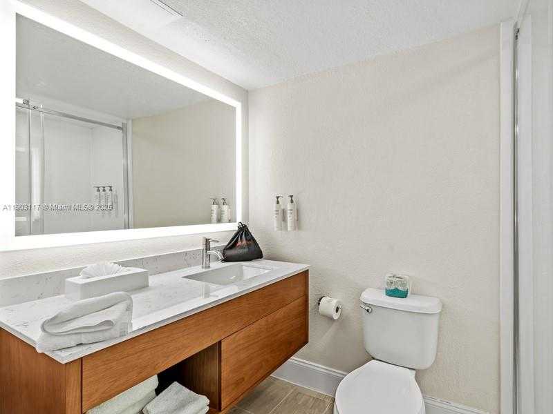 Small Image of 8101 AIRCENTER CT, Orlando Number 10