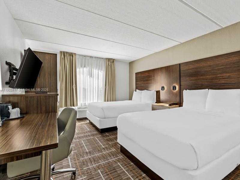 Small Image of 8101 AIRCENTER CT, Orlando Number 7