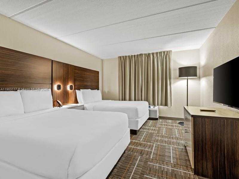 Small Image of 8101 AIRCENTER CT, Orlando Number 8