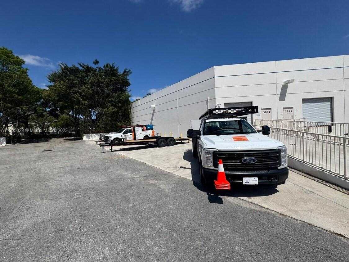 Small Image of 3801 COMMERCE PKWY, Miramar Number 1