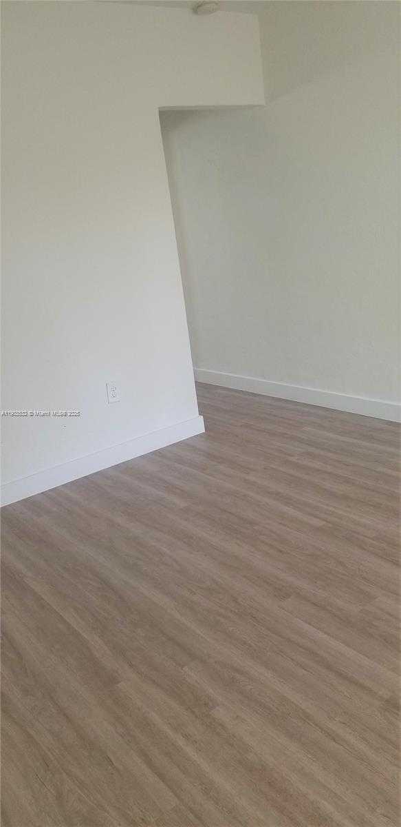 Small Image of 976 NORTH WEST 6TH ST, Miami Number 27