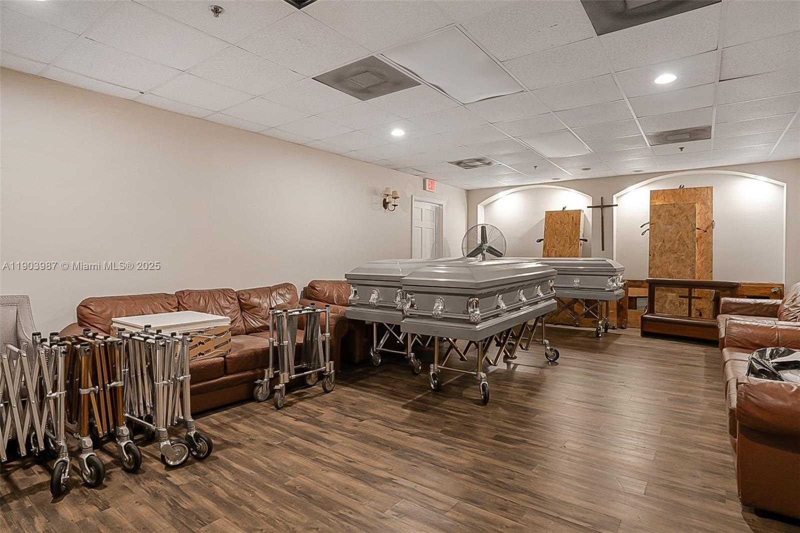 Small Image of 291 NORTH WEST 37TH AVE, Miami Number 27