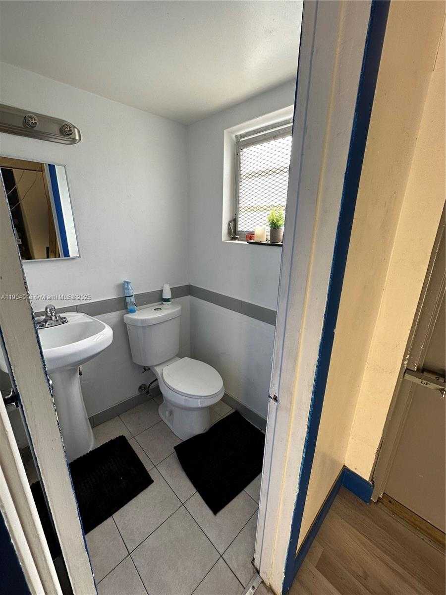 Small Image of 510 NORTH EAST 167TH ST #510, Miami Number 8