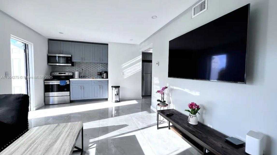 Small Image of 2201 GREENE ST, Hollywood Number 16