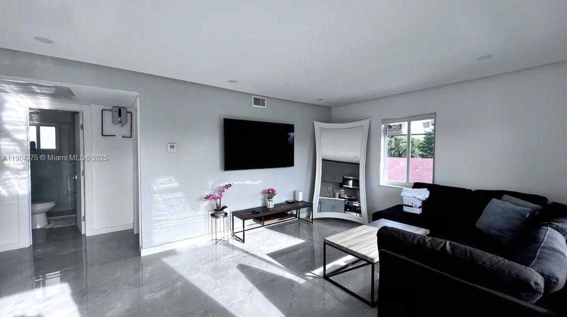 Small Image of 2201 GREENE ST, Hollywood Number 17