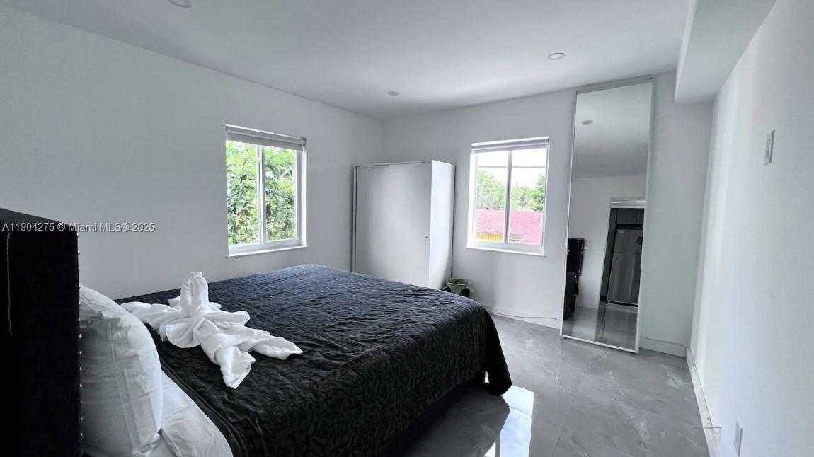 Small Image of 2201 GREENE ST, Hollywood Number 19