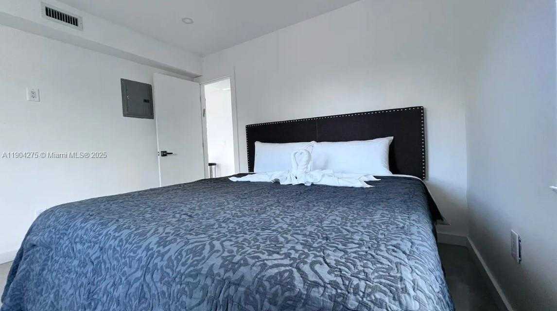 Small Image of 2201 GREENE ST, Hollywood Number 20