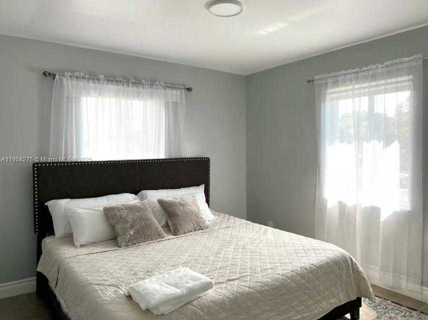 Small Image of 2201 GREENE ST, Hollywood Number 30